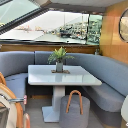 Yacht Aquamarina La Rochelle * La Rochelle (Charente-Maritime)