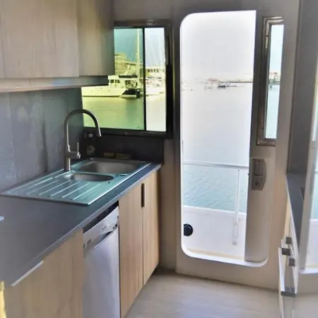 Botel Yacht Aquamarina La Rochelle *