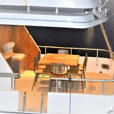 Yacht Aquamarina La Rochelle * La Rochelle (Charente-Maritime)